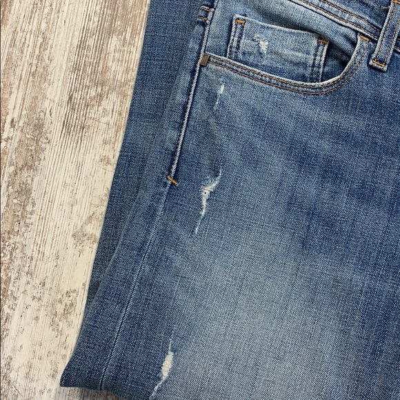 Pilcro distressed straight leg jeans - Picture 4 of 11